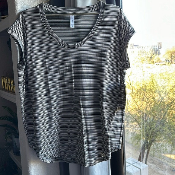 Athleta Cloudlight Stratus Breezy Relaxed Tee White and Black Striped medium - Picture 1 of 9